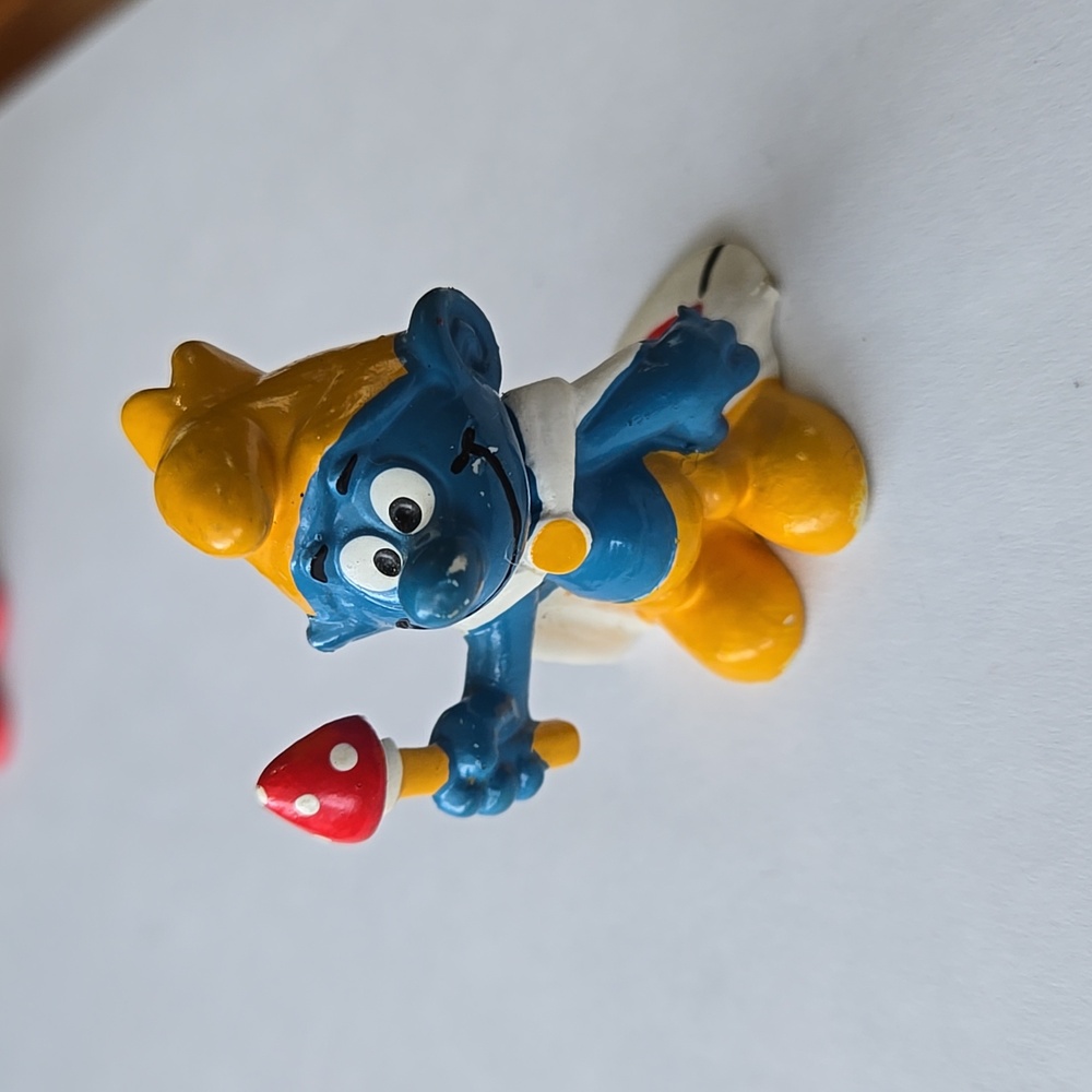 Vintage Peyo Bully Smurf King W Germany